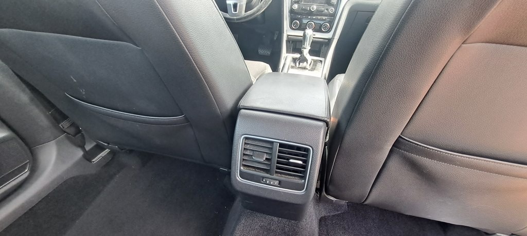 2013 Volkswagen Passat Image 9