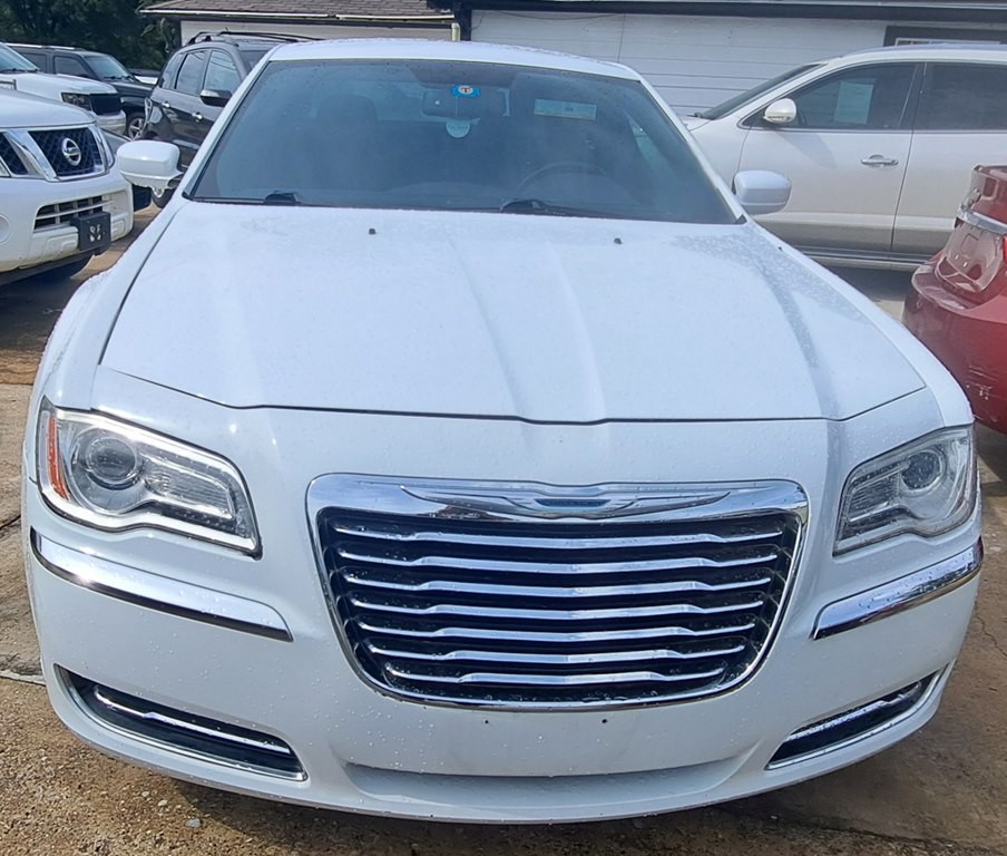 2012 Chrysler 300 Image 1