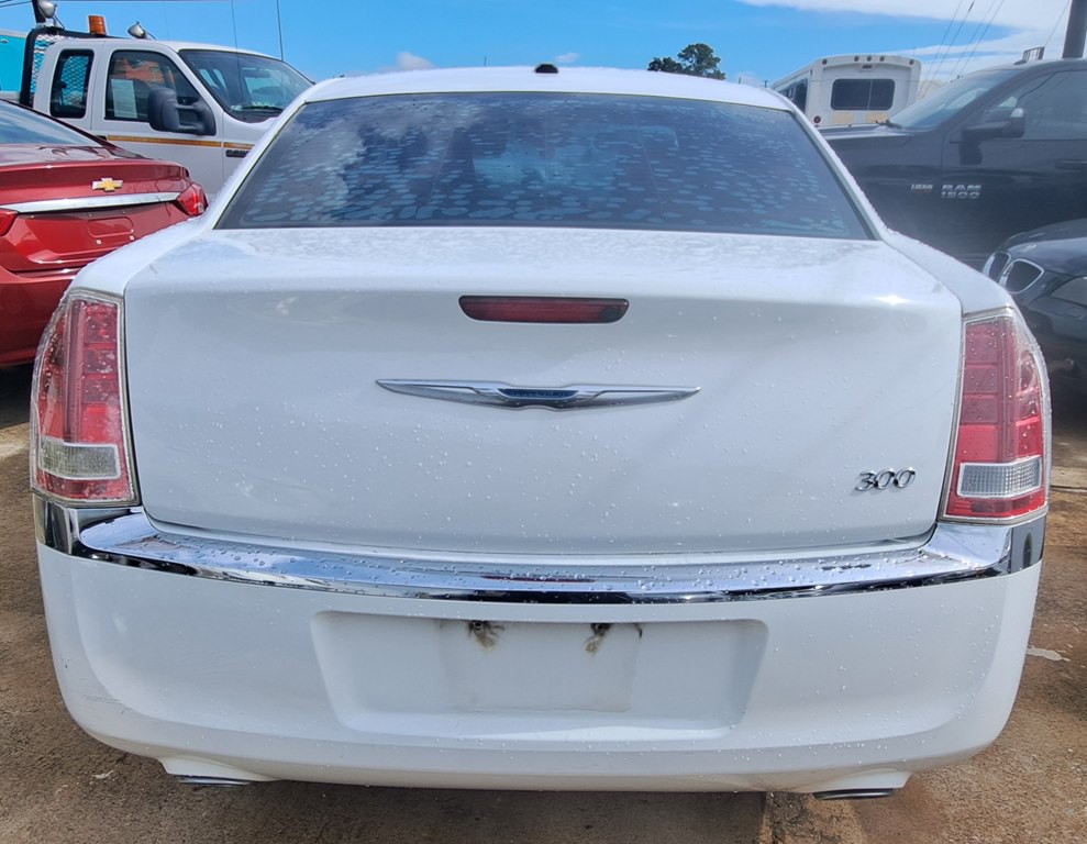 2012 Chrysler 300 Image 2