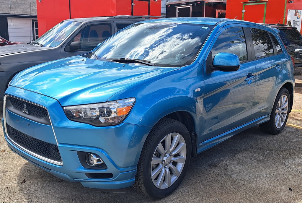 2011 Mitsubishi Outlander Image 3