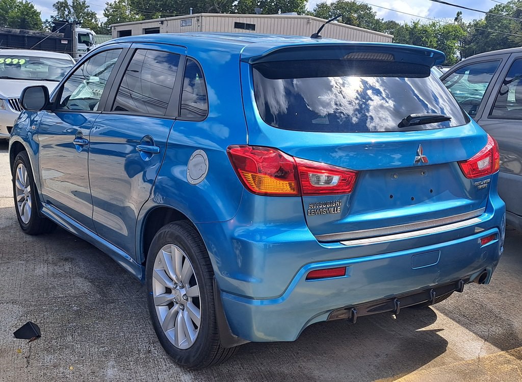 2011 Mitsubishi Outlander Image 4