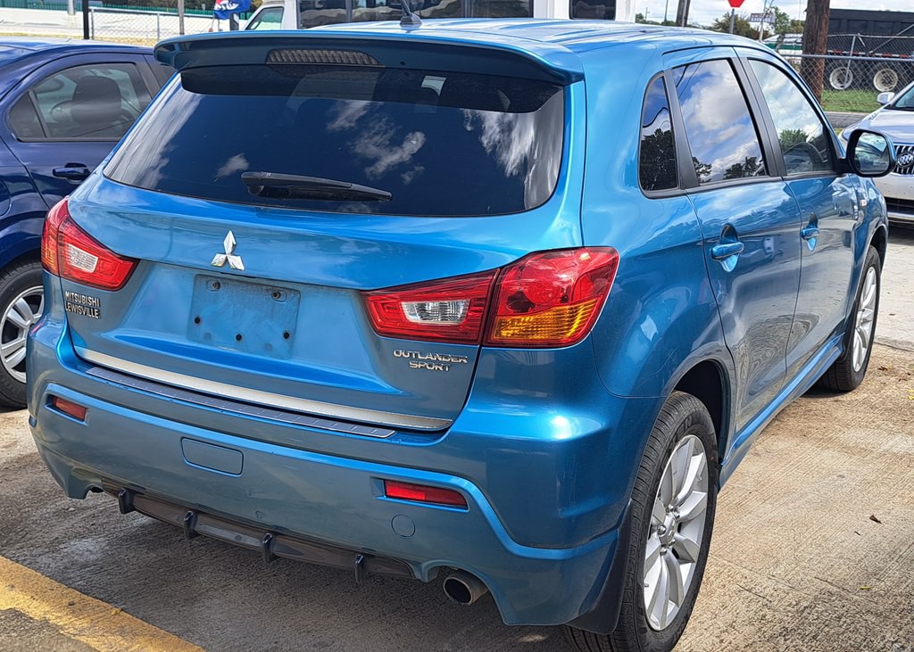2011 Mitsubishi Outlander Image 6