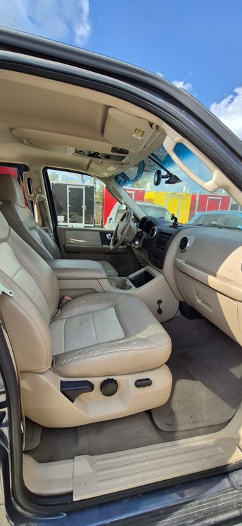 2003 Ford Expedition Image 10