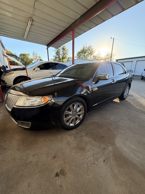 2012 Lincoln MKZ Image 2