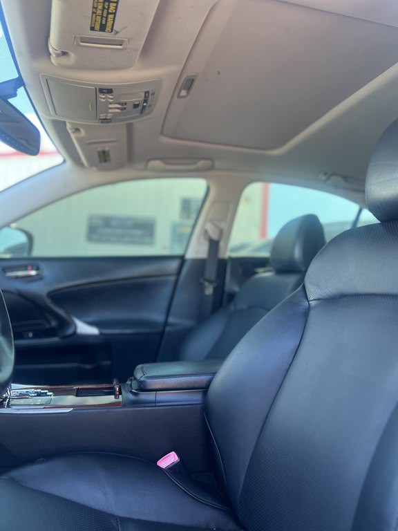 2011 Lexus IS Image 6