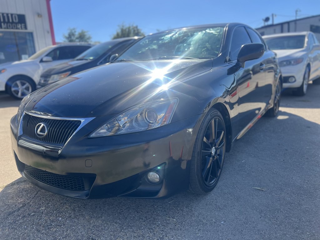2011 Lexus IS Image 2