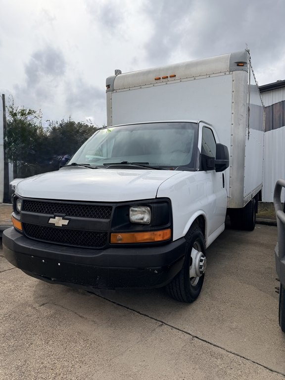 2013 Chevrolet Express Image 2
