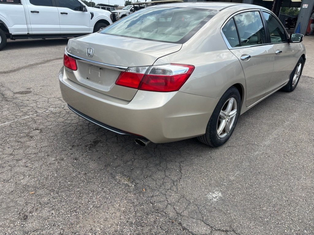 2015 Honda Accord Image 2