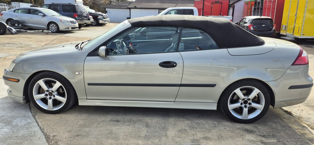 2004 Saab 9-3 Image 4