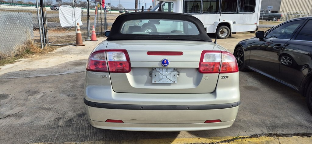 2004 Saab 9-3 Image 6