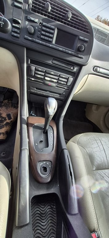 2004 Saab 9-3 Image 8