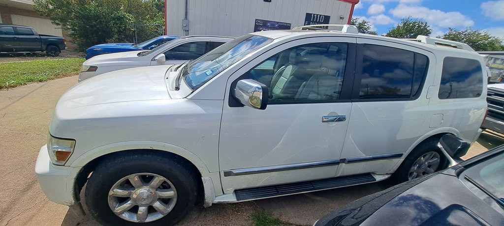 2006 INFINITI QX56 Image 3