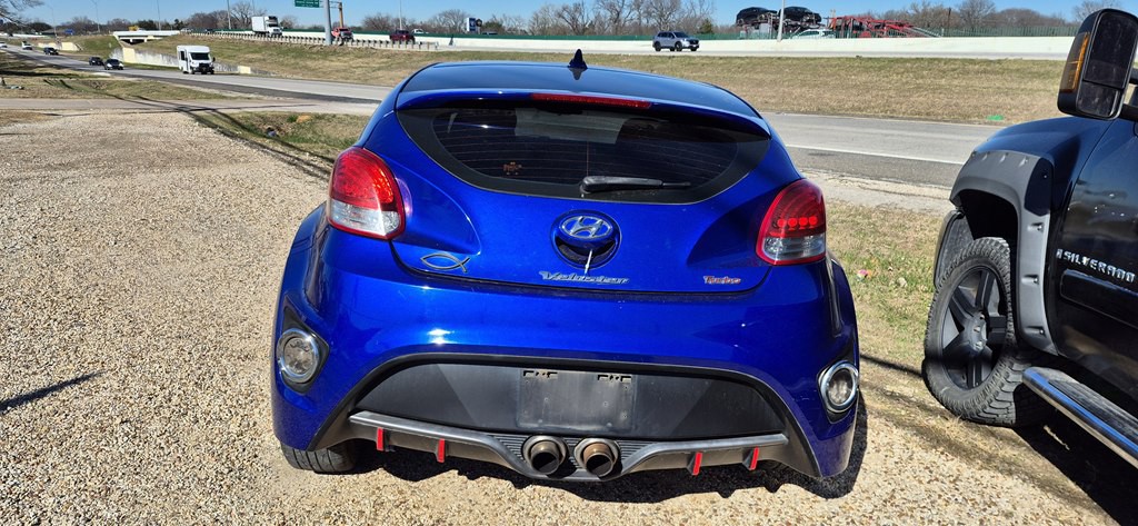 2013 Hyundai Veloster Image 2