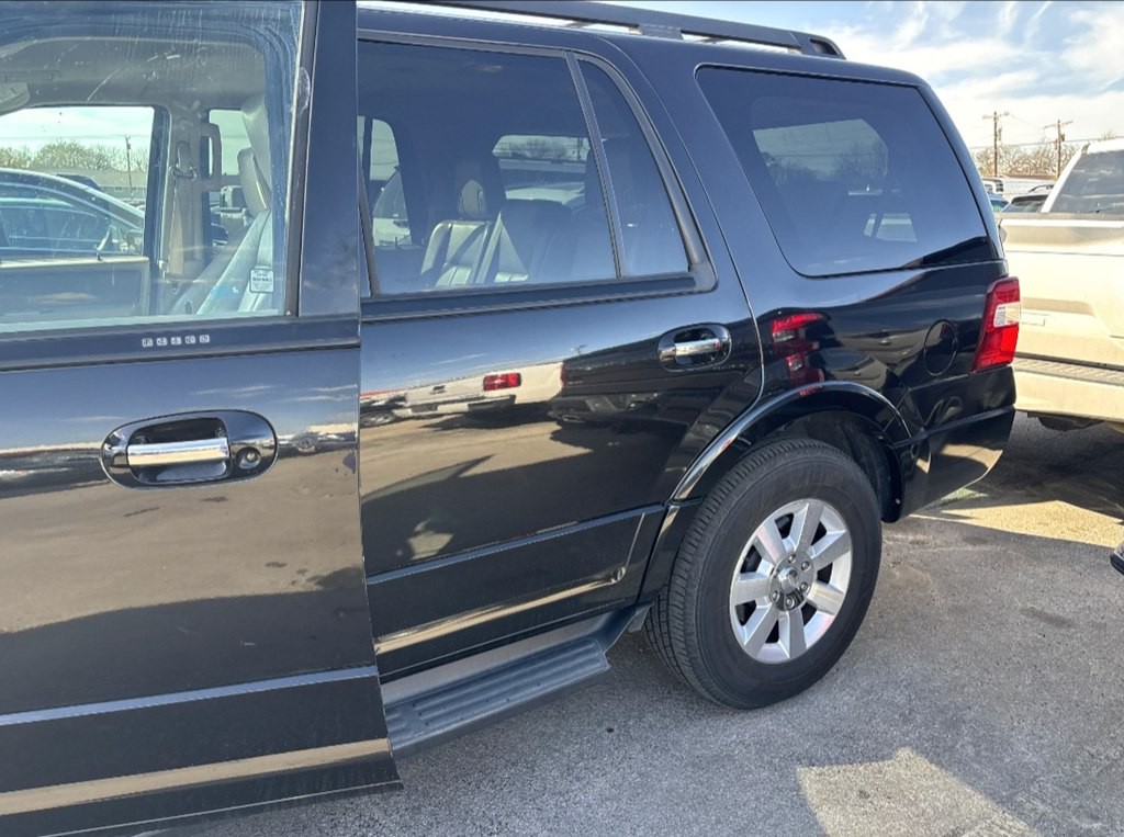 2010 Ford Expedition Image 2