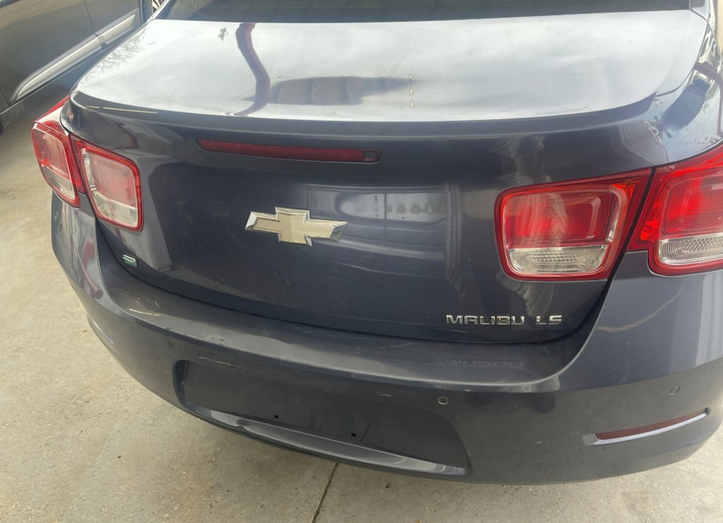 2015 Chevrolet Malibu Image 2