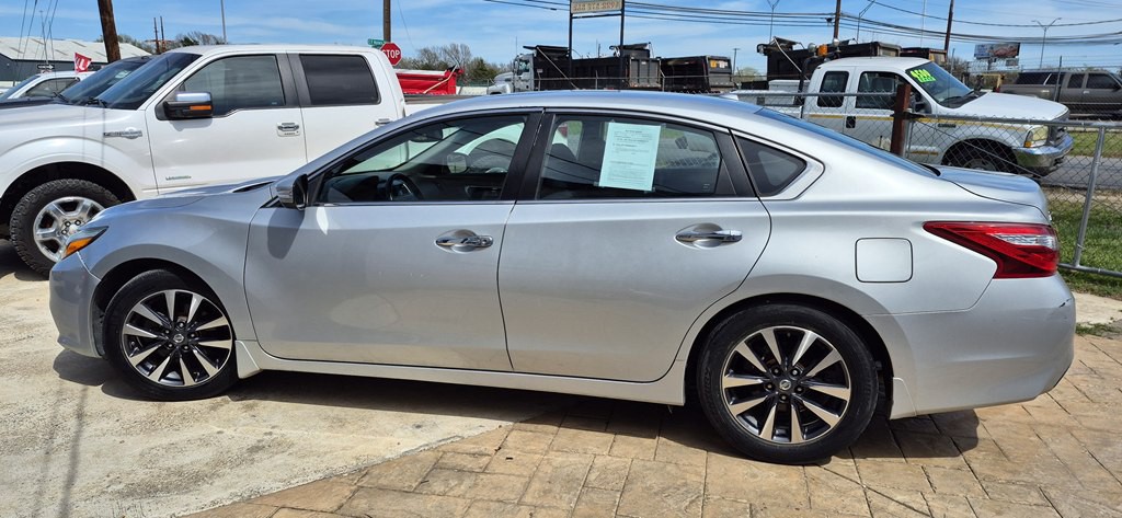 2016 Nissan Altima Image 4