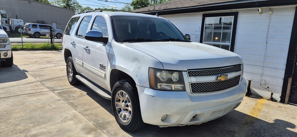 2013 Chevrolet Tahoe Image 2