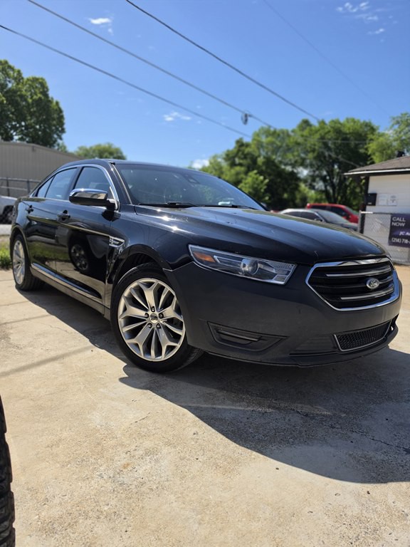 2017 Ford Taurus Image 1