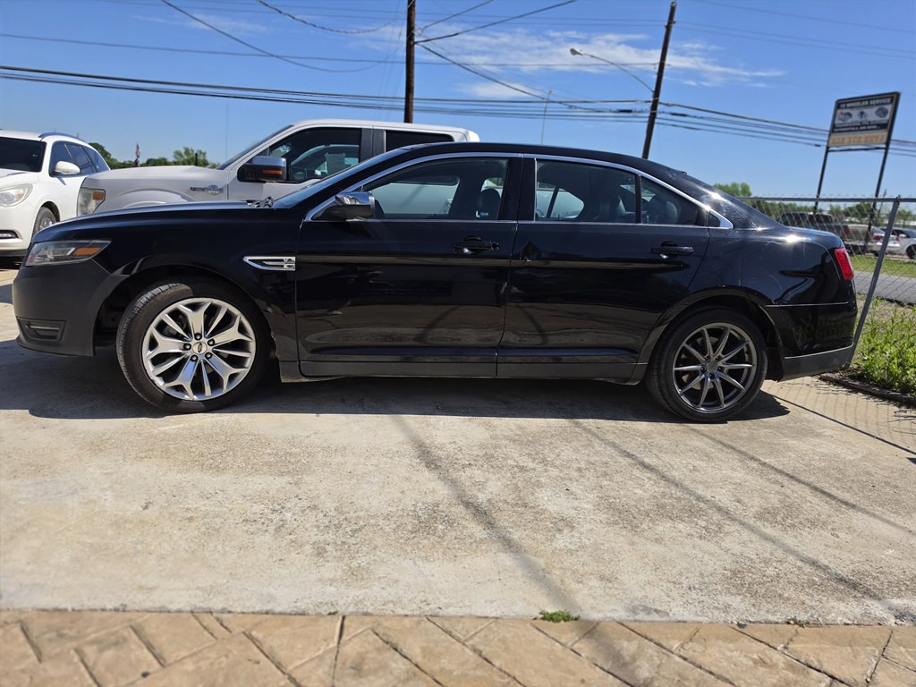 2017 Ford Taurus Image 3