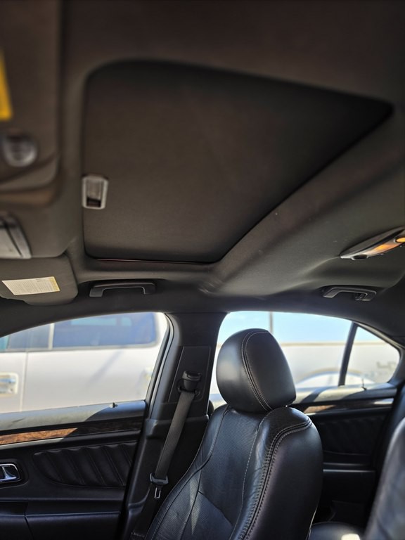 2017 Ford Taurus Image 6