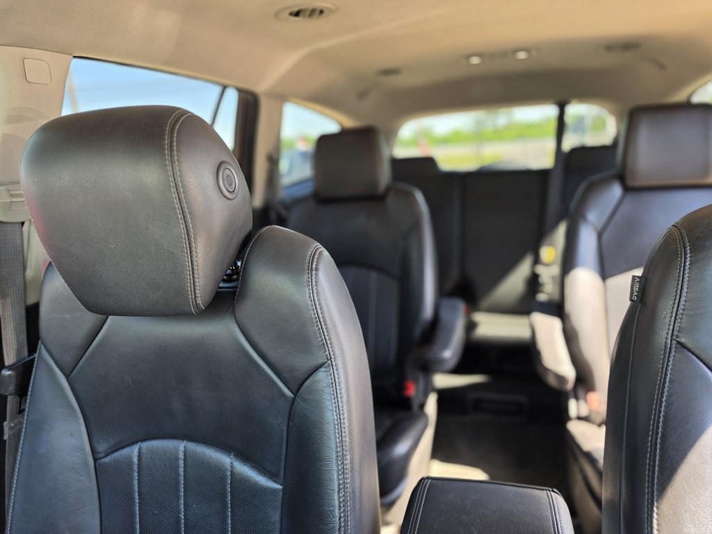 2015 Buick Enclave Image 9