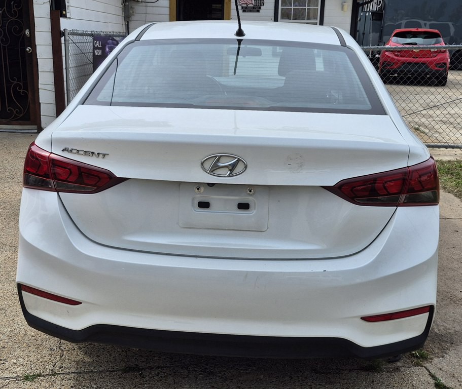 2019 Hyundai Accent Image 3