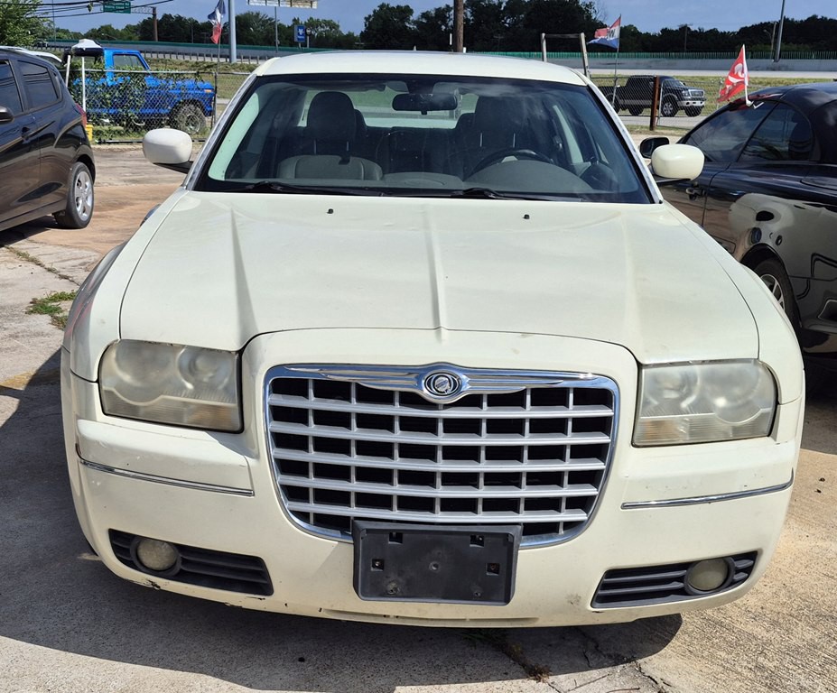 2008 Chrysler 300 Image 2
