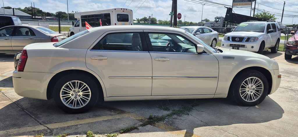 2008 Chrysler 300 Image 5
