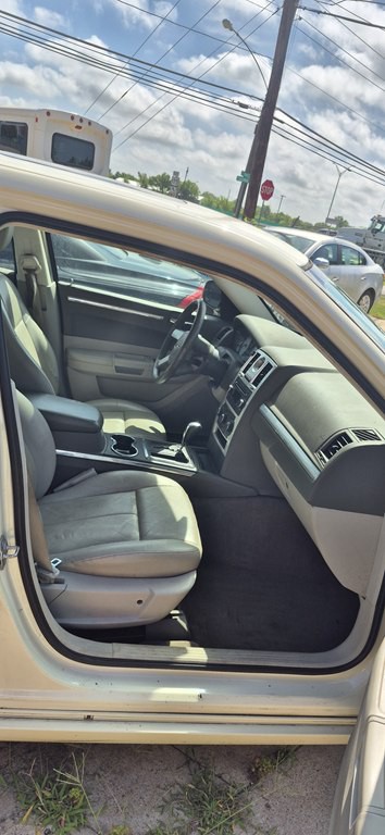 2008 Chrysler 300 Image 6