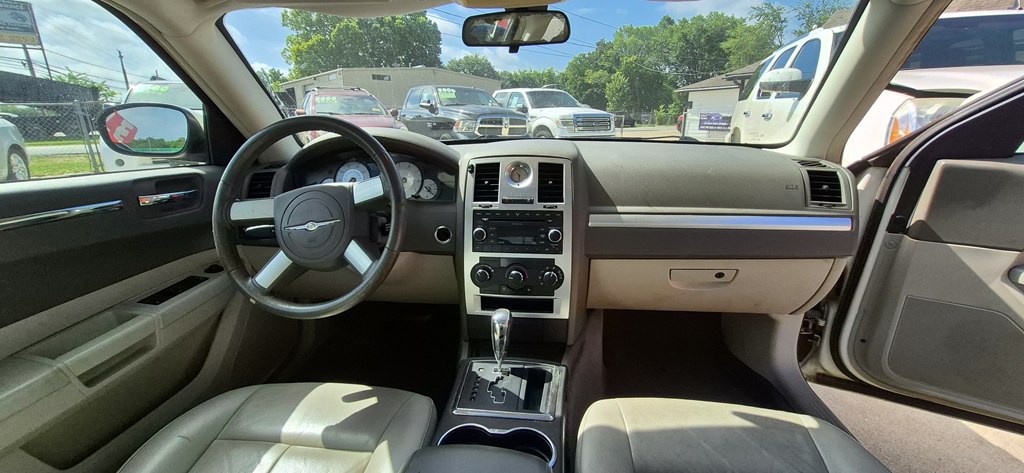 2008 Chrysler 300 Image 8
