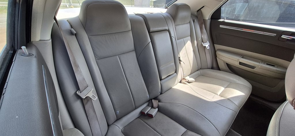 2008 Chrysler 300 Image 9