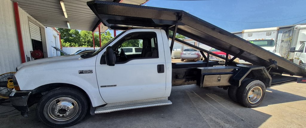 2000 Ford F-350 Image 2