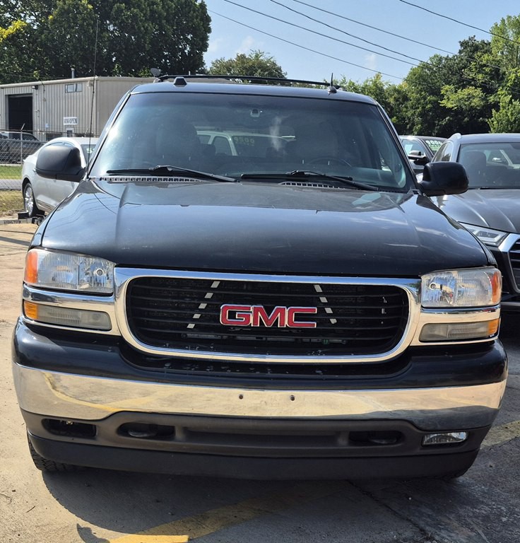 2005 GMC Yukon Image 2