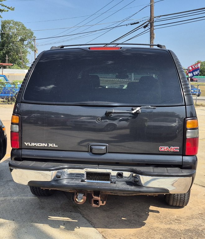 2005 GMC Yukon Image 3