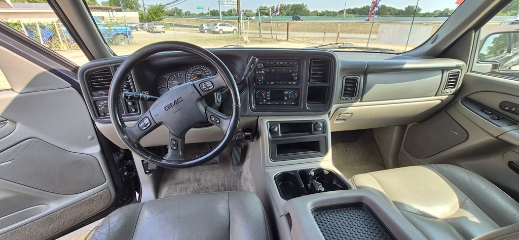 2005 GMC Yukon Image 9