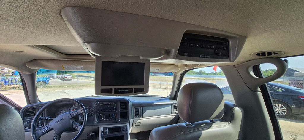 2005 GMC Yukon Image 10