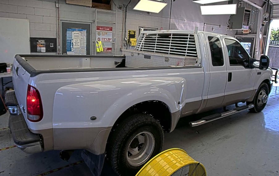1999 Ford F-350 Image 2