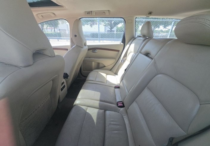 2010 Volvo XC70 Image 6