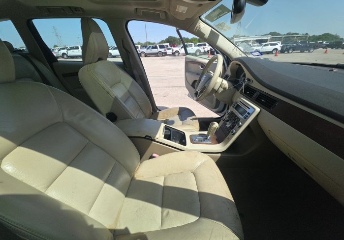 2010 Volvo XC70 Image 11