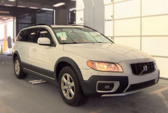 2010 Volvo XC70 Image 2