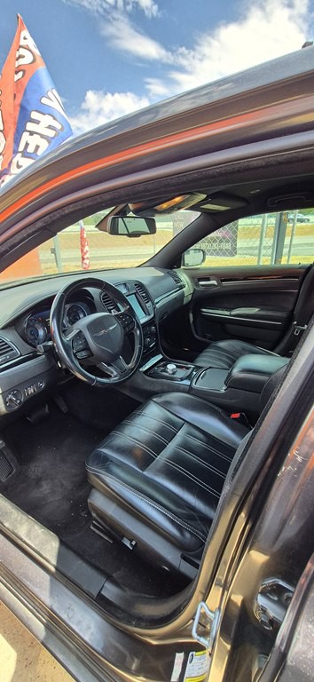 2018 Chrysler 300 Image 4