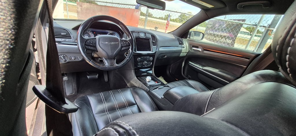 2018 Chrysler 300 Image 6