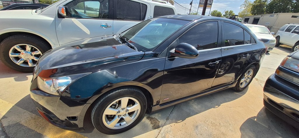 2014 Chevrolet Cruze Image 2