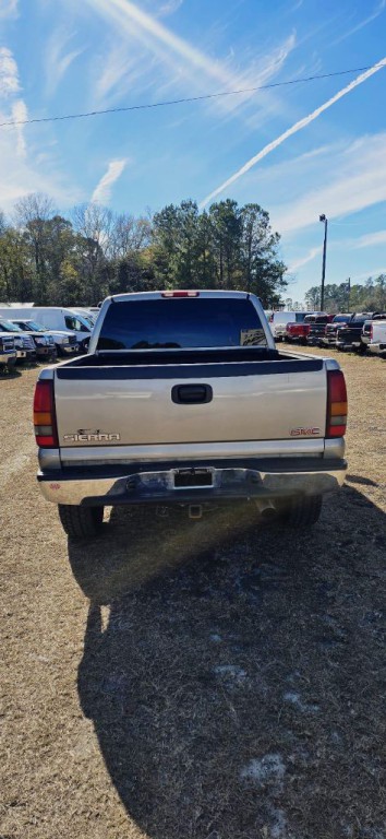2003 GMC Sierra Image 3