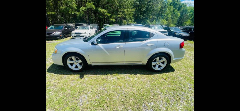 2011 Dodge Avenger Image 3