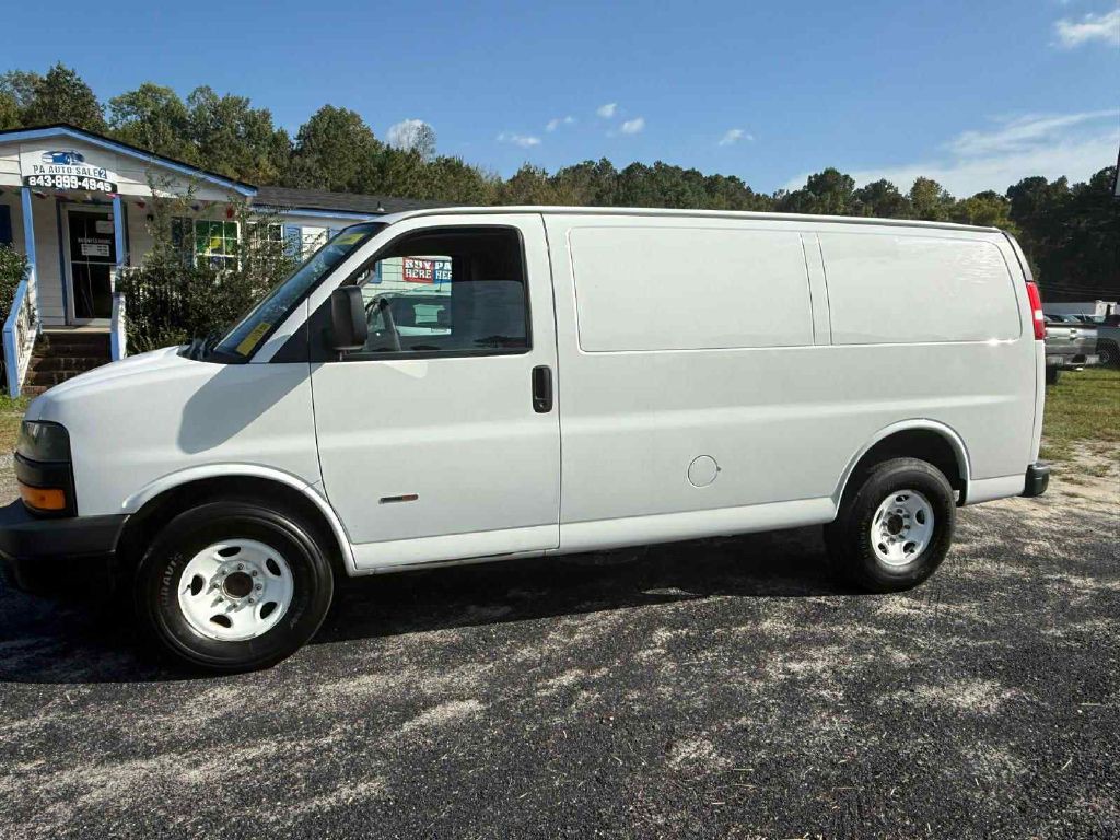 2019 Chevrolet Express Image 3