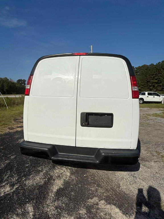 2019 Chevrolet Express Image 5