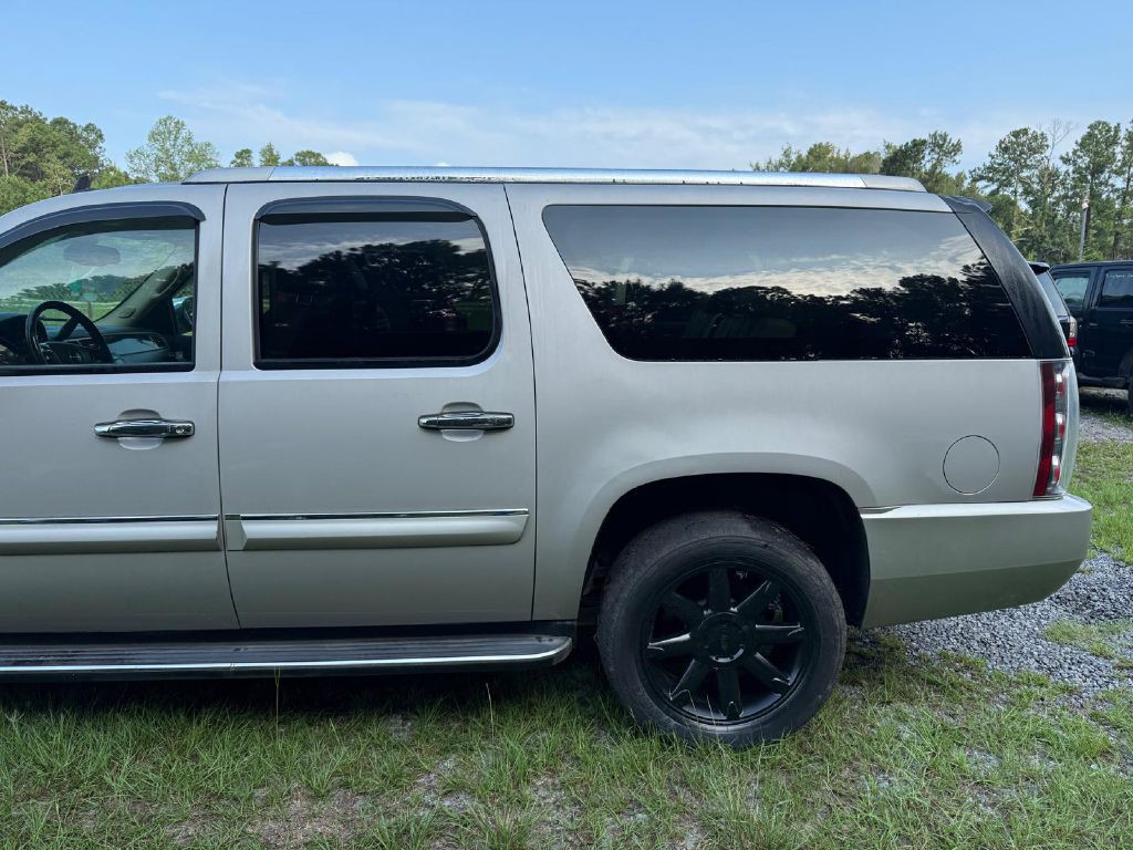 2007 GMC Yukon Image 2