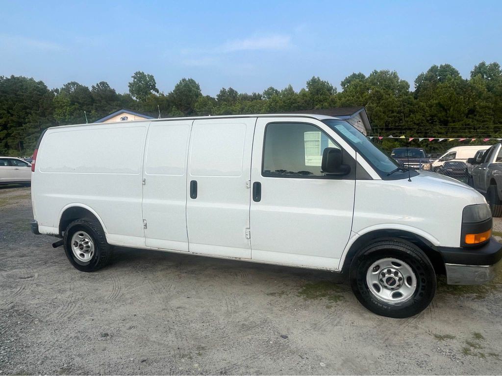 2013 GMC Savana Image 2