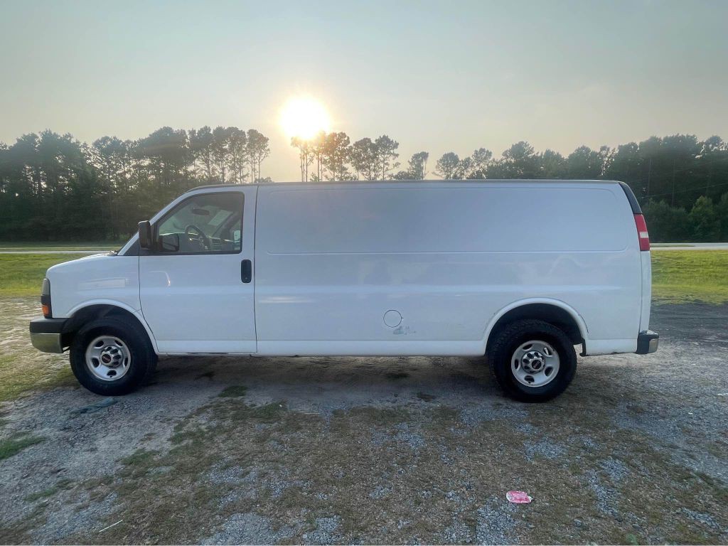 2013 GMC Savana Image 3